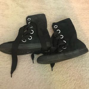 Used black Converse shoes size 6